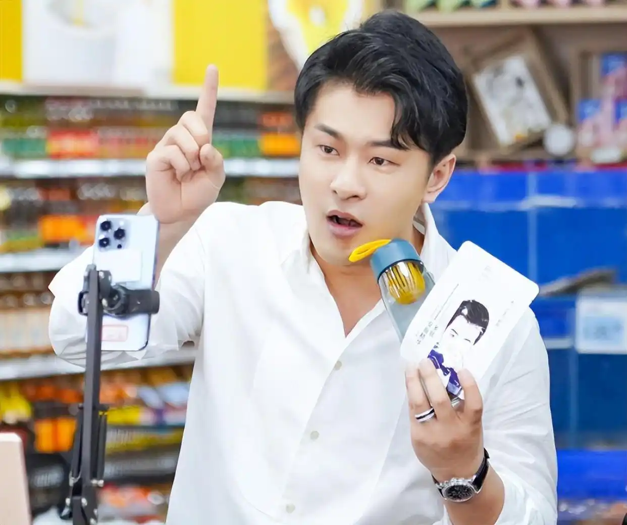 辛巴被奢侈品店员瞧不起的经历_网红八卦辛巴,_网红辛巴有钱有脾气