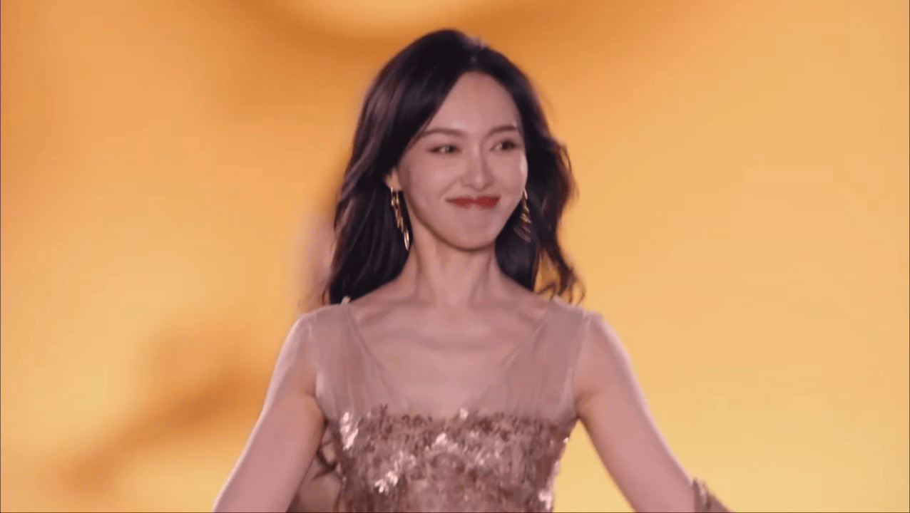 最近明星热点走秀,_巴黎时装周 明星亮相 高清镜头分析
